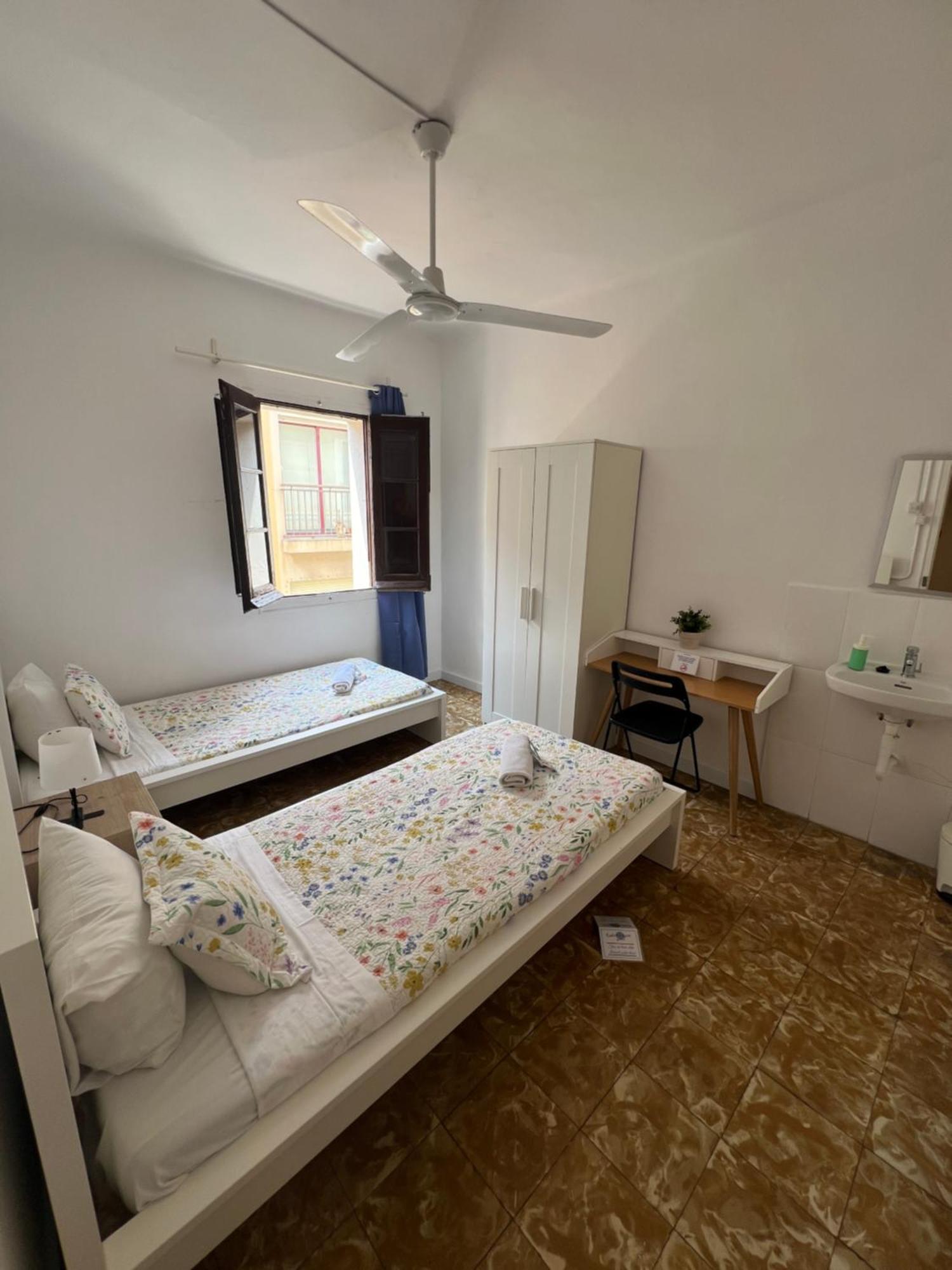 Youth Hostel - Central And Basic Drassanes Barselona Dış mekan fotoğraf