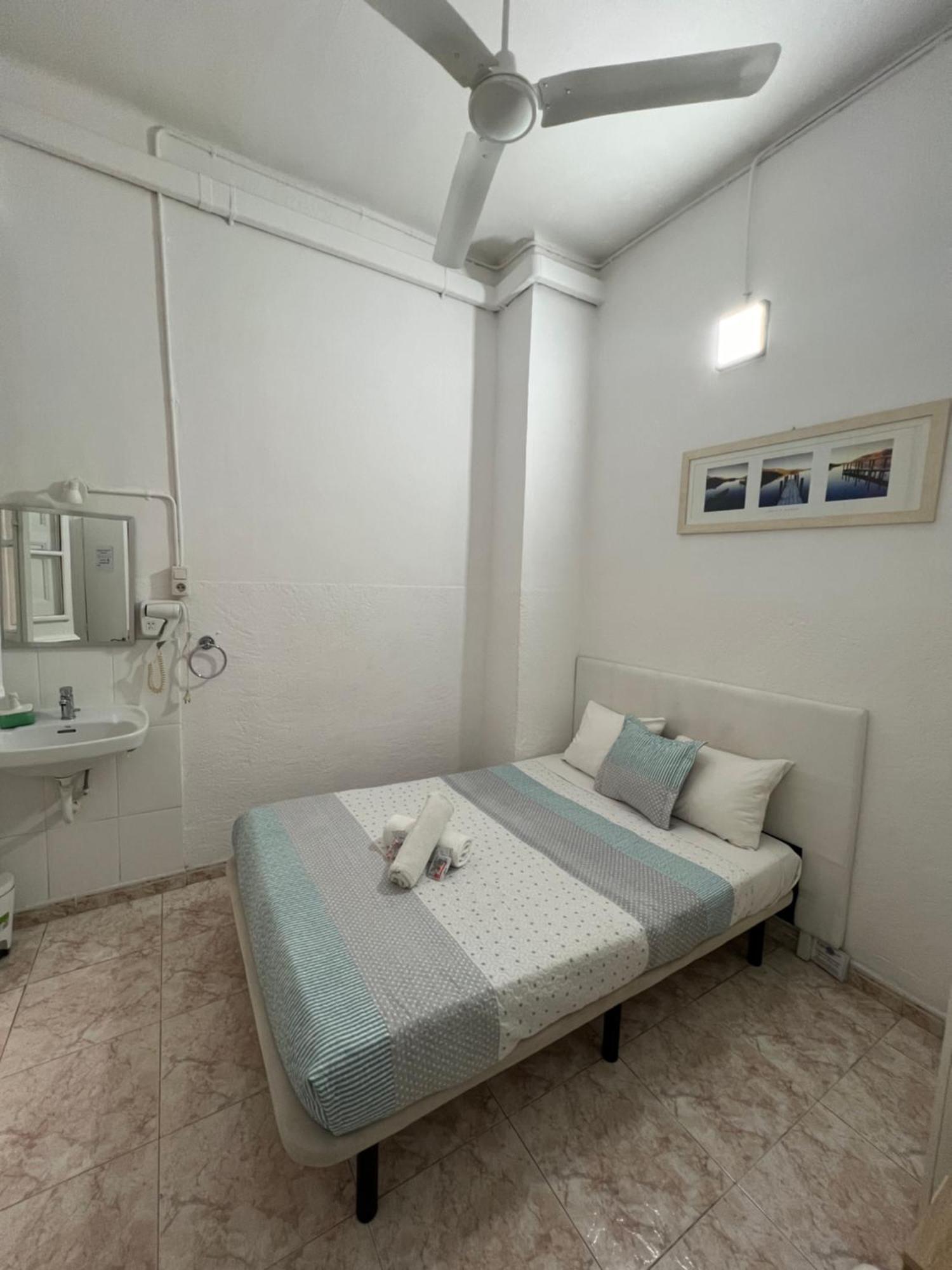 Youth Hostel - Central And Basic Drassanes Barselona Dış mekan fotoğraf