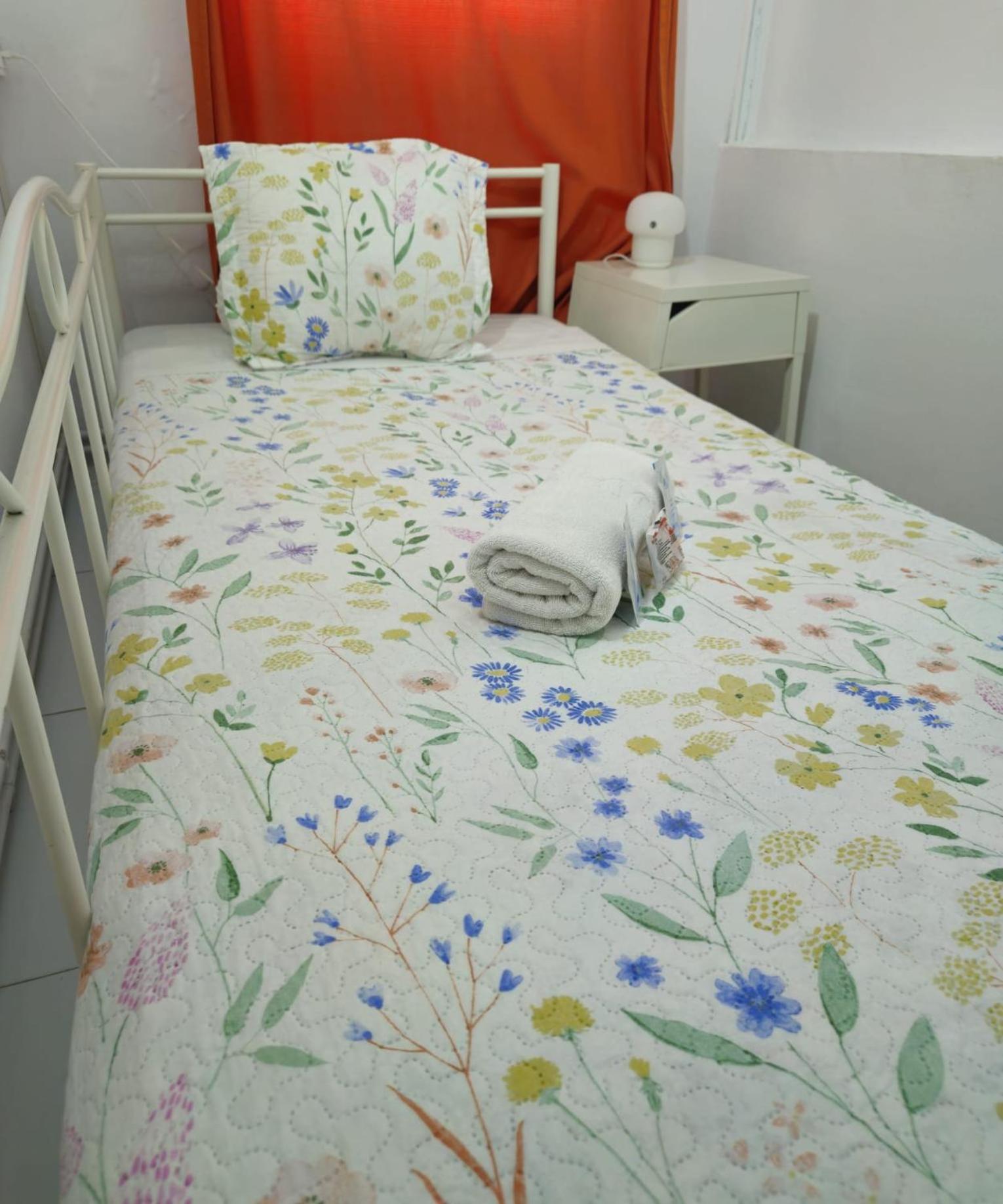 Youth Hostel - Central And Basic Drassanes Barselona Dış mekan fotoğraf